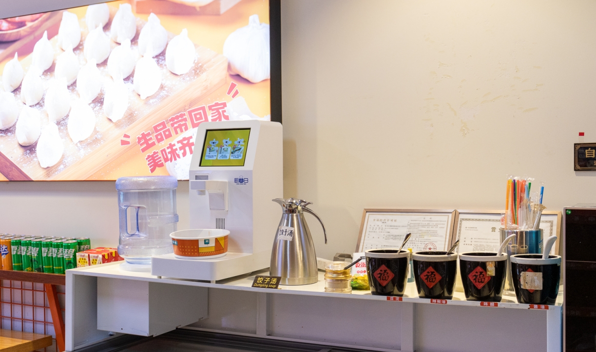 從后廚到餐桌，從安全到營養，做飯機器人正重塑社區助餐生態